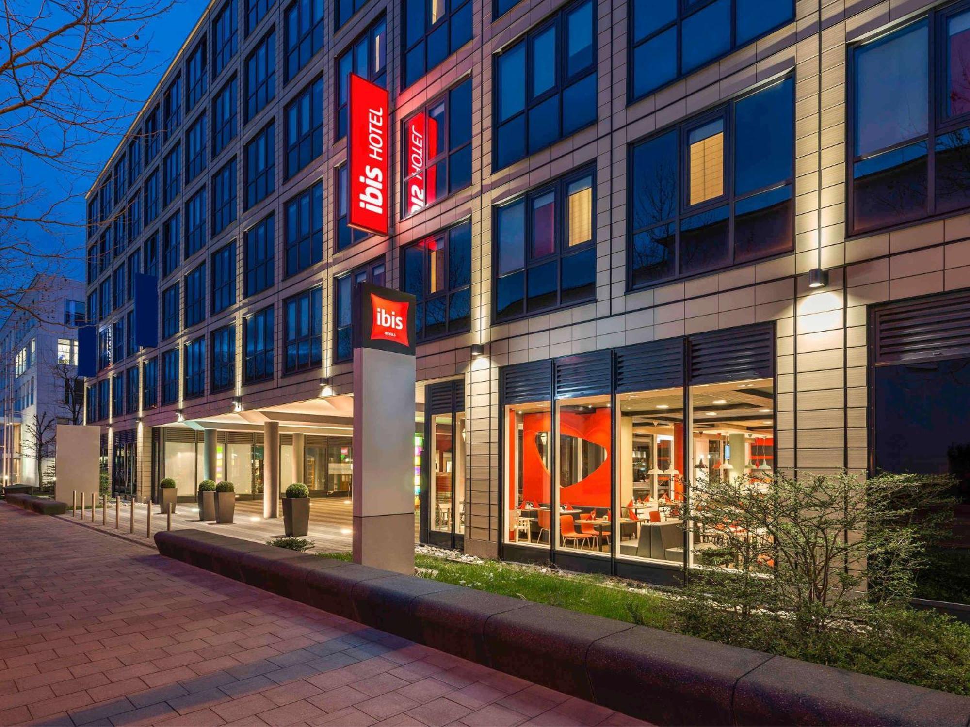 Ibis Muenchen Parkstadt Schwabing Exterior foto